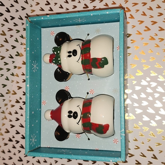 Brand new Disney Mickey and Minnie Snowman Salt and Pepper Shaker Set - Picture 2 of 6
